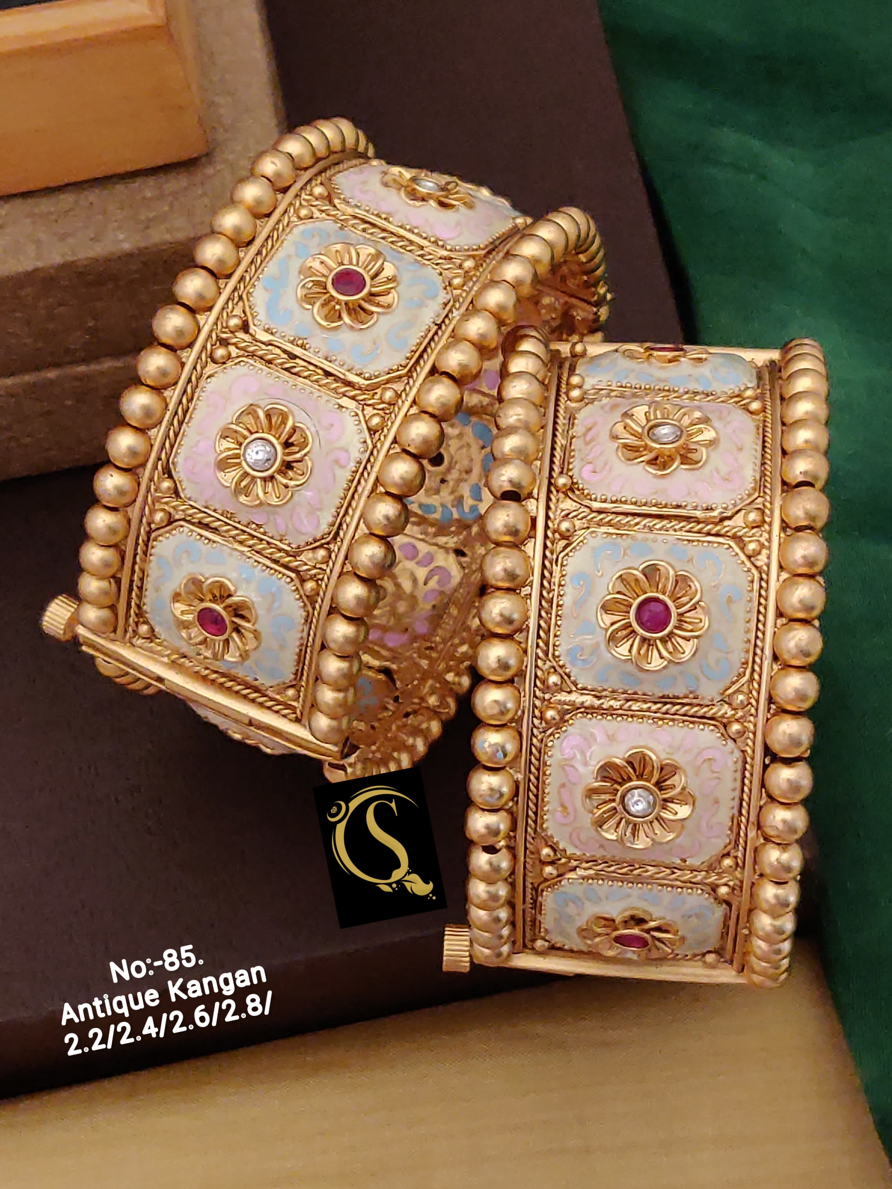 Antique Gold Openable Kadas